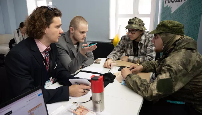 Молодые лидеры Алтайского края смоделировали следующие 30 лет мировой истории. Фото