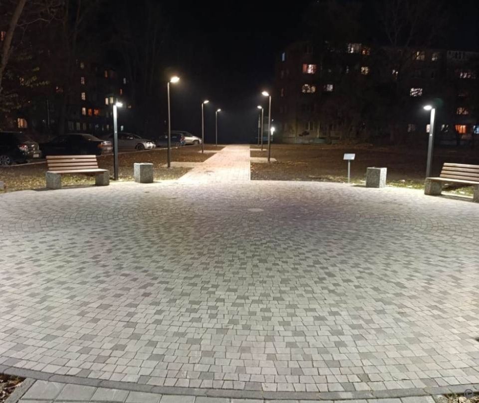 Сквер по ул. Антона Петрова, 200