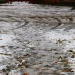 Сезон открыт: дворы Барнаула начали превращаться в снежное болото. Фото