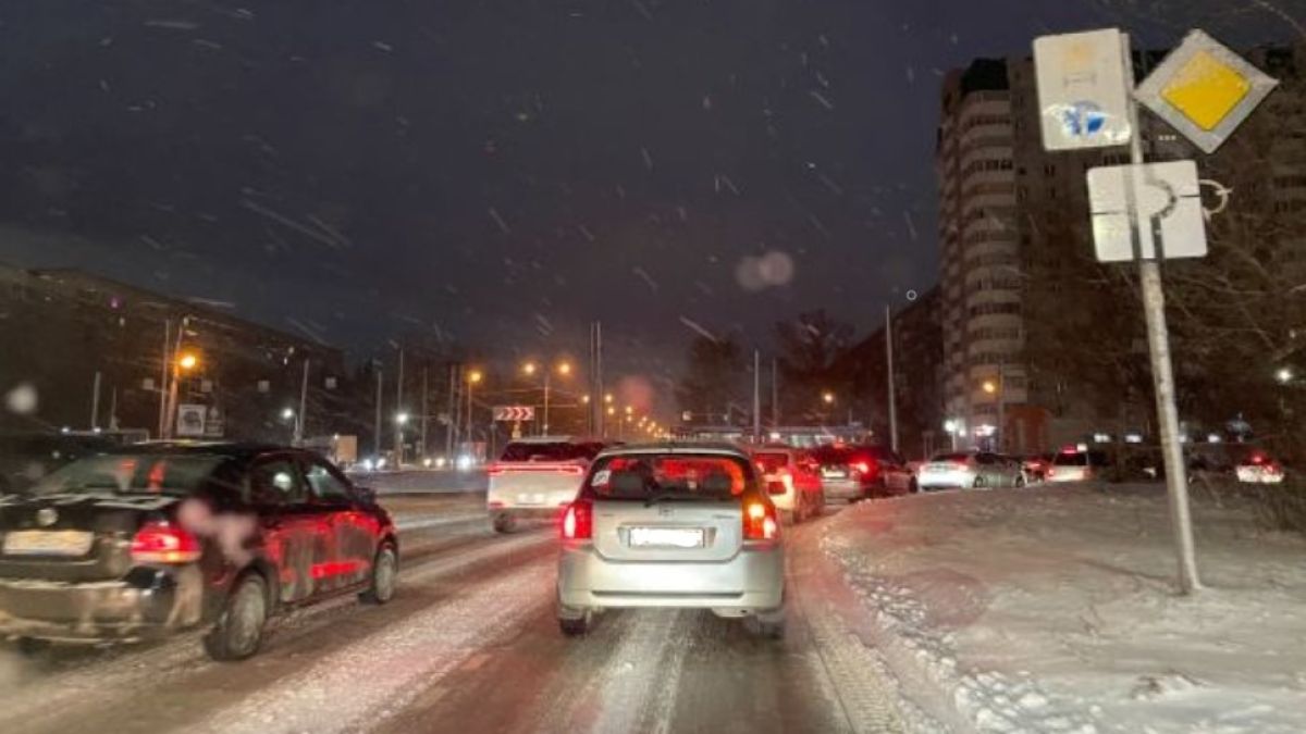 Пробки. Авто. Снегопад.