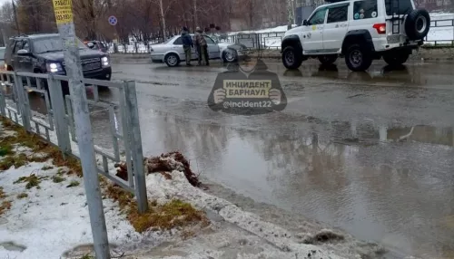 Зажал газ: в Барнауле водитель устроил ДТП из-за приступа эпилепсии