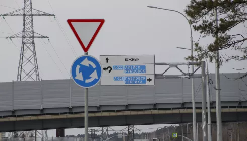 Трудовые будни в три уровня: как на выезде из Барнаула приживается новая развязка