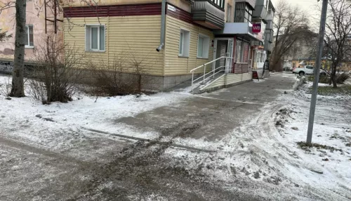 Скользкая дорожка: в Барнауле усиленно борются с гололедом