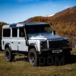 Серебристый Land Rover с турбодвигателем и силовым бампером продают в Горно-Алтайске