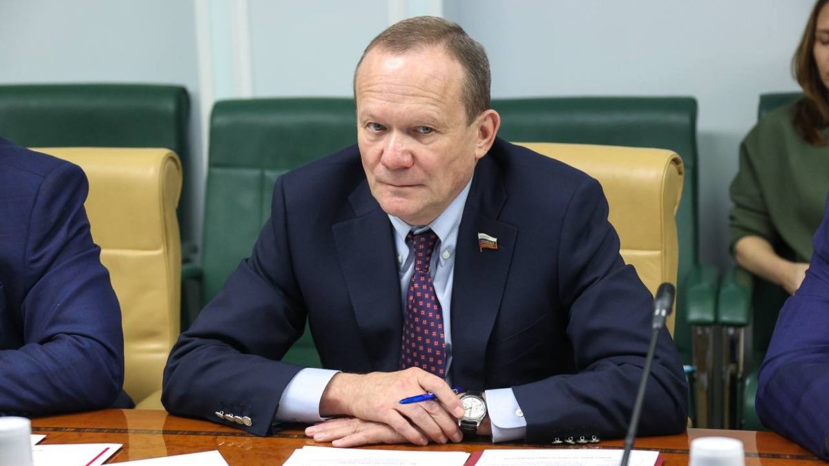 Сенатор от Алтайского края, зампред комитета по регламенту и организации парламентской деятельности Виктор Зобнев