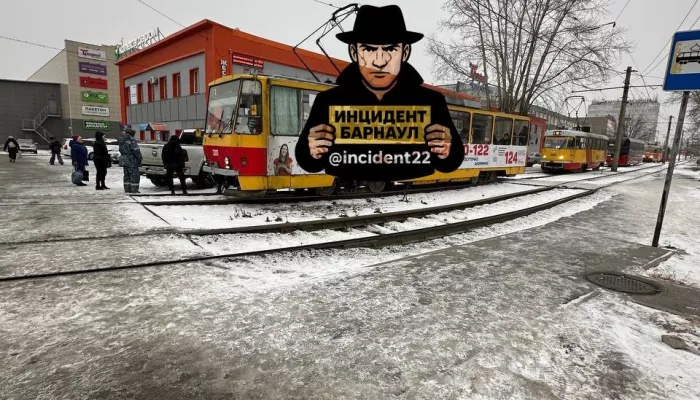 Трамваи встали на проспекте Калинина в Барнауле – в чем причина
