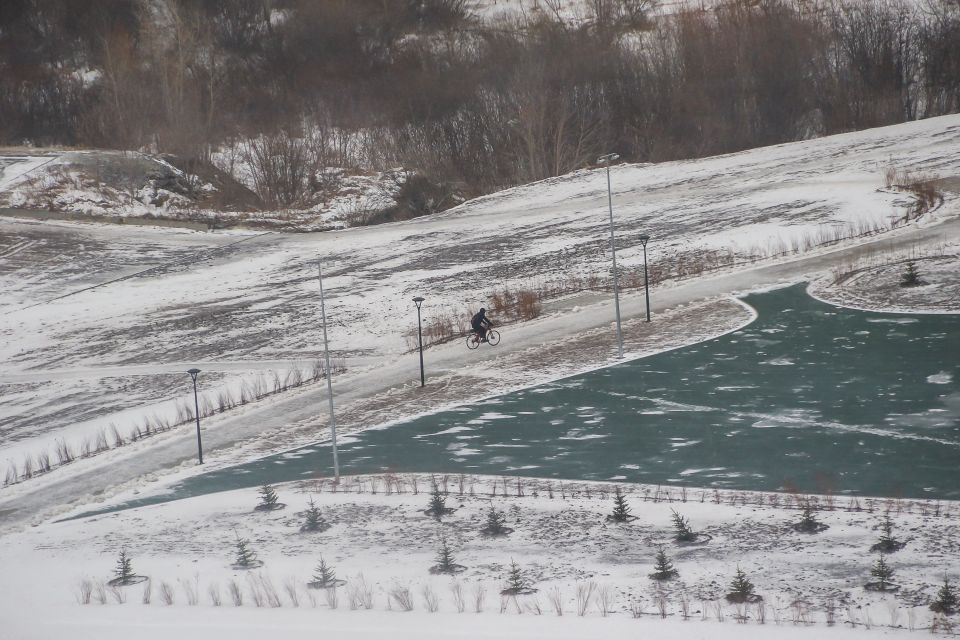 Парк 300-летия Барнаула с высоты новостройки. Ноябрь 2025 год