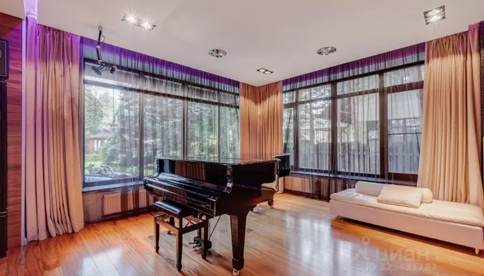 Дмитрий Дибров продает семейный особняк за 570 млн рублей. Показываем, что внутри