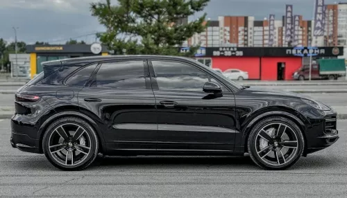 Спортивный Porsche Cayenne с ночным видением продают в Барнауле за 11,5 млн. Фото