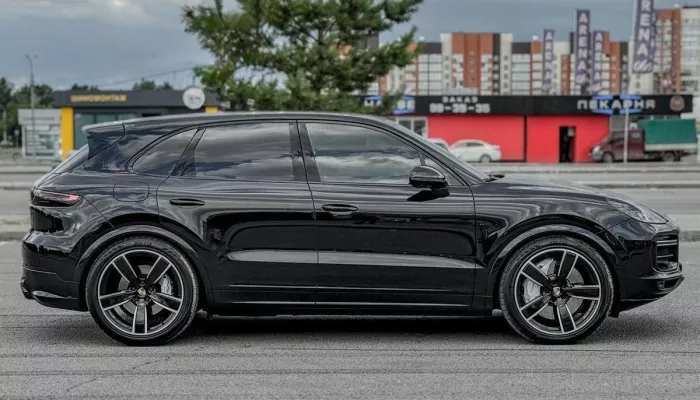 Спортивный Porsche Cayenne с ночным видением продают в Барнауле за 11,5 млн. Фото