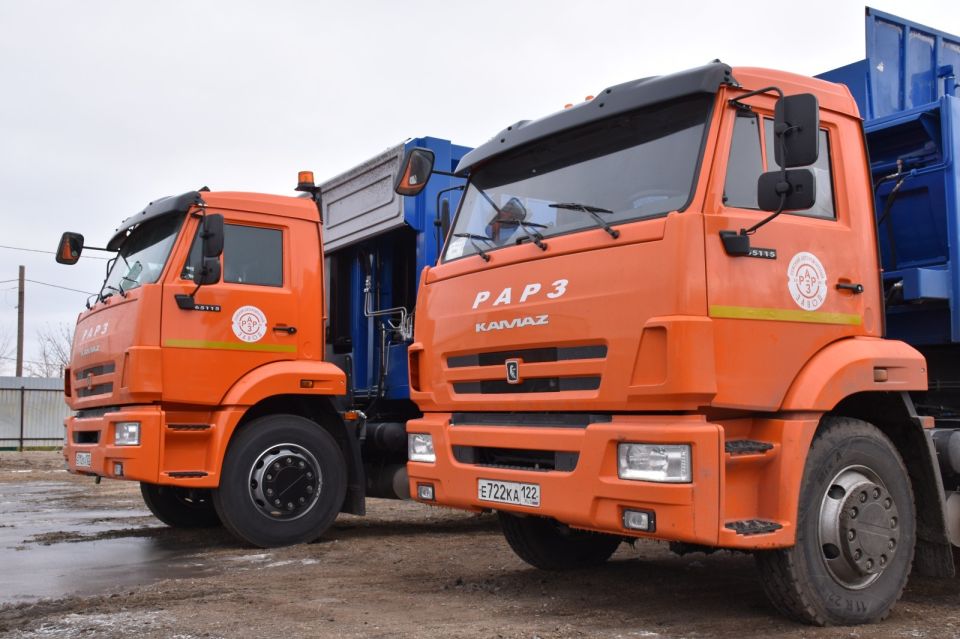 Весь новый автопарк регоператора "ТКО-Сервис" вышел на маршруты в Каменской и Рубцовской зонах