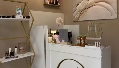 От сердца отрываю!: салон красоты с солярием продают на проспекте Ленина в Барнауле