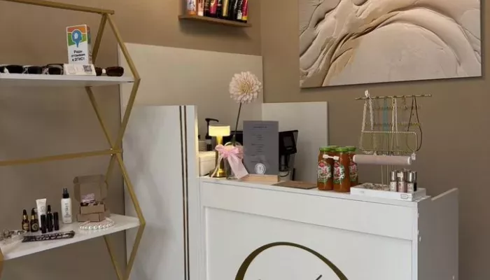 От сердца отрываю!: салон красоты с солярием продают на проспекте Ленина в Барнауле