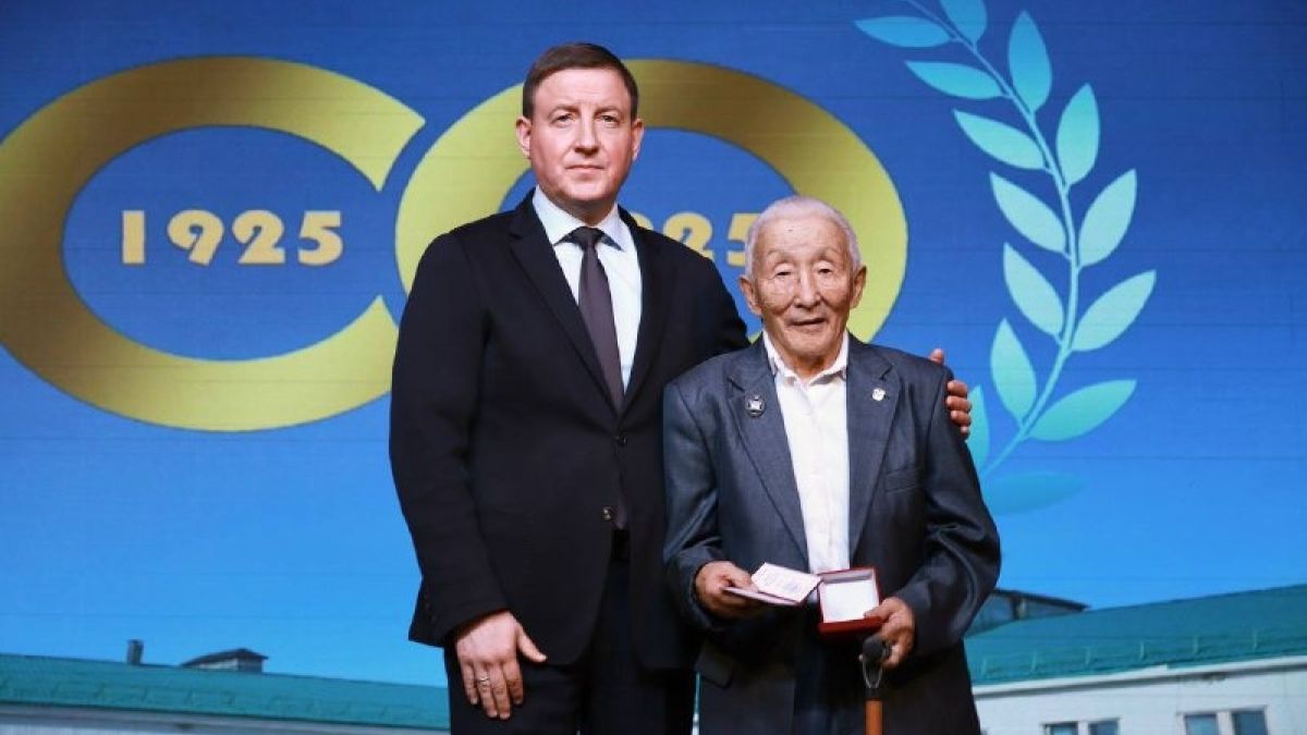 Вручение ордена "Таҥ Чолмон" Краю Бидинову