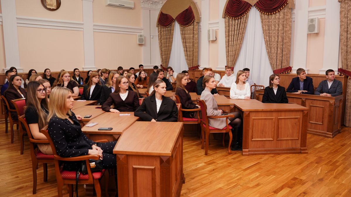 Экскурсия в Барнаульской городской Думе для студентов 