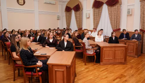 От идеи до решения: депутаты БГД провели лекцию и экскурсию для студентов