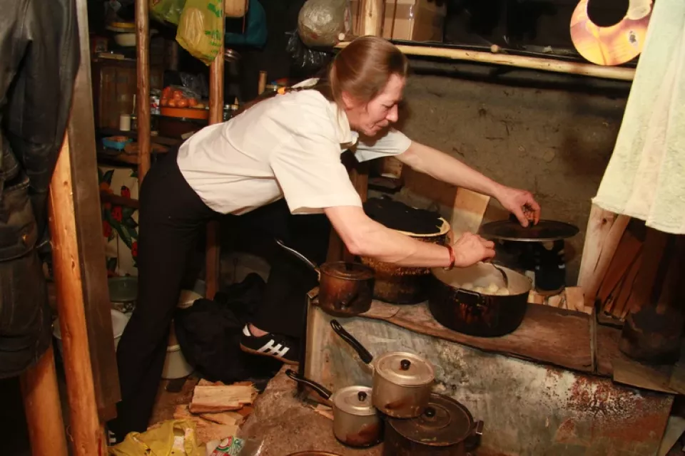 Как живут алтайские отшельники после того, как сын покинул землянку