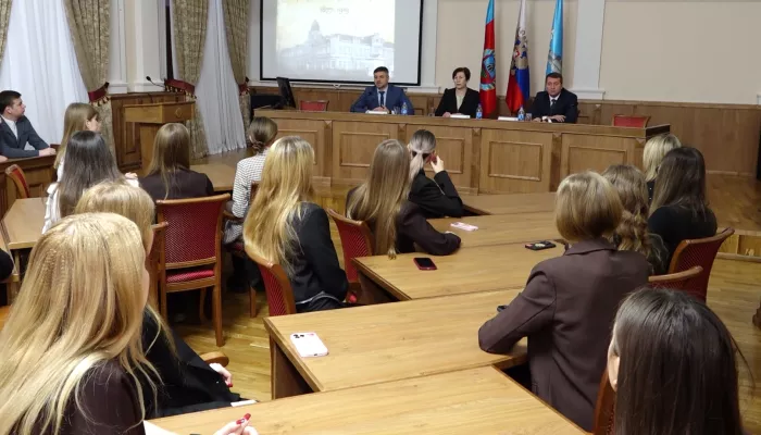 Будущие госслужащие из РАНХиГС посетили Барнаульскую городскую Думу