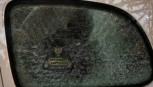 Барнаульцы жалуются на расстрел машин в районе Павловского тракта