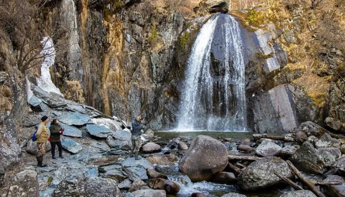 Маршрут к водопаду Корбу закрыли в Республике Алтай