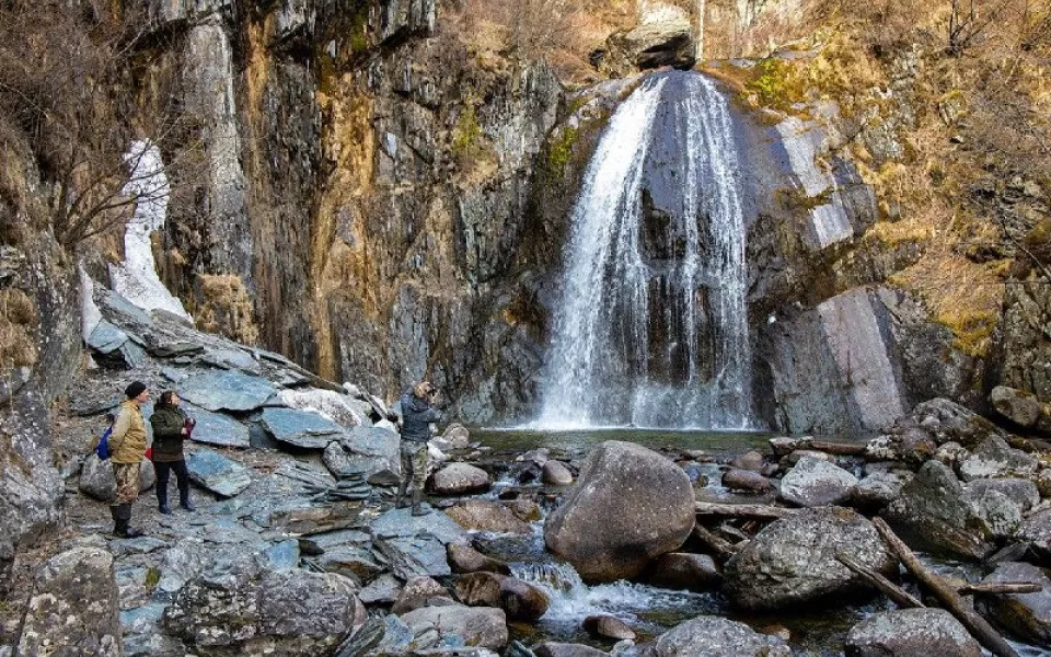 Маршрут к водопаду Корбу закрыли в Республике Алтай