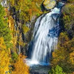 Алтайский заповедник показал, как водопад Корбу меняется в разное время года. Фото