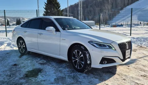 Умную Toyota в перламутровом цвете продают за 3,4 млн в Горно-Алтайске. Фото