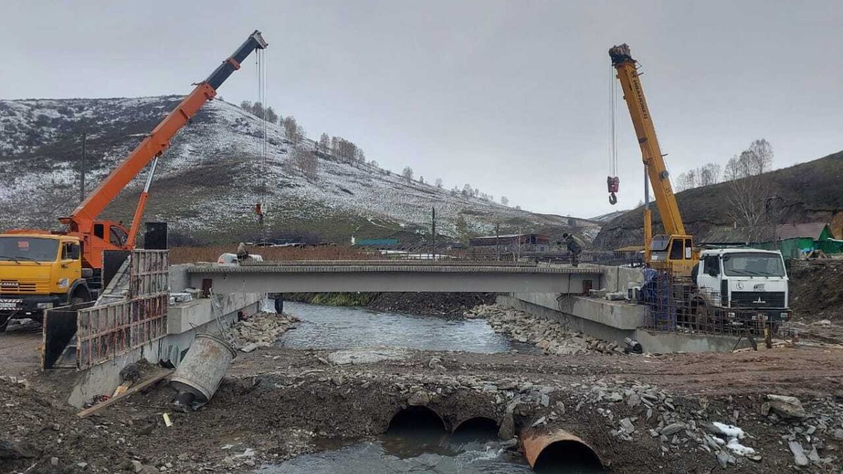 В Солонешенском районе реконструируют сразу несколько мостов