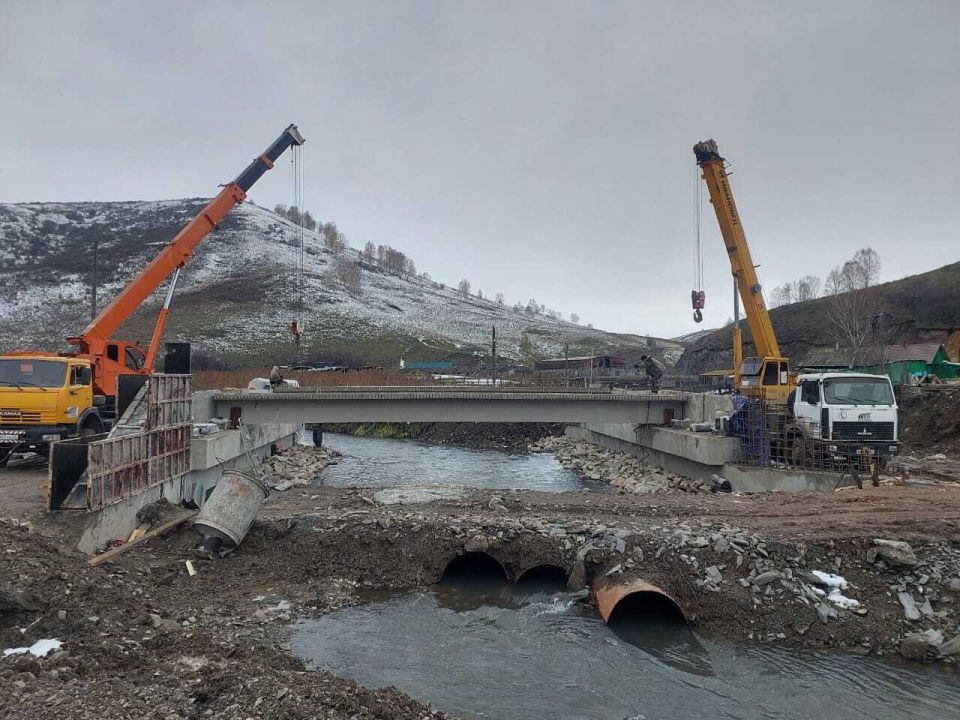 В Солонешенском районе реконструируют сразу несколько мостов