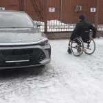 Четырем ветеранам СВО вручили ключи от новых автомобилей с ручным управлением