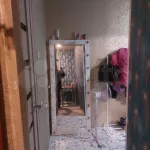 Однушку с двумя лоджиями, гардеробной и бонусной комнатой продают в Барнауле. Фото