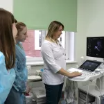 Барнаульским школьникам показали, как работает перинатальный центр