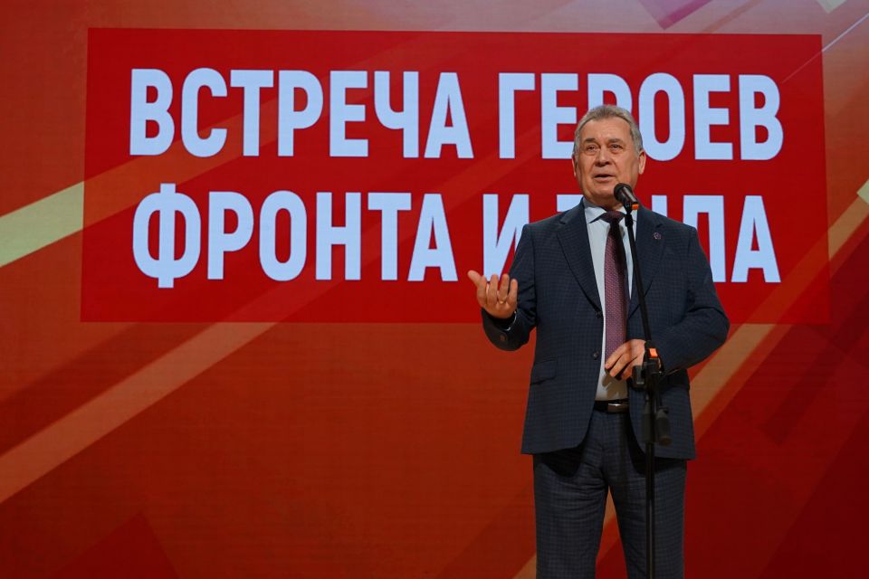 В Барнауле прошла вторая патриотическая встреча "Герои фронта и тыла"
