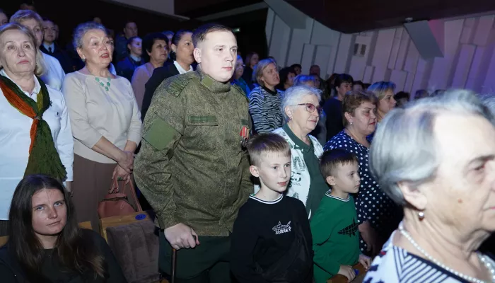 Когда мы едины — мы непобедимы: герои фронта и тыла встретились в Барнауле. Фото