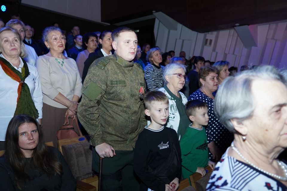 В Барнауле прошла вторая патриотическая встреча "Герои фронта и тыла"