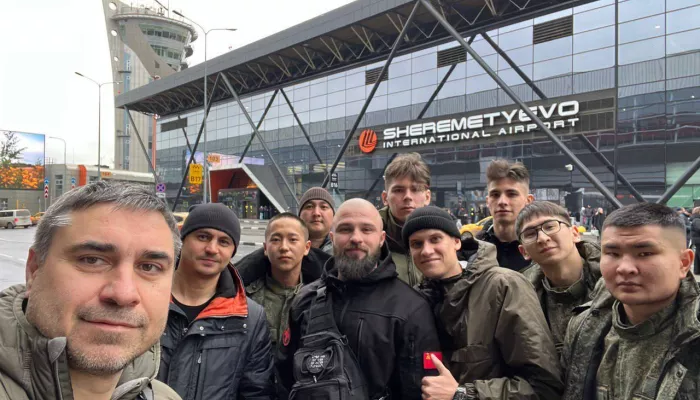 Министр алтайского минздрава уехал с группой врачей добровольцем в госпитали ЛНР