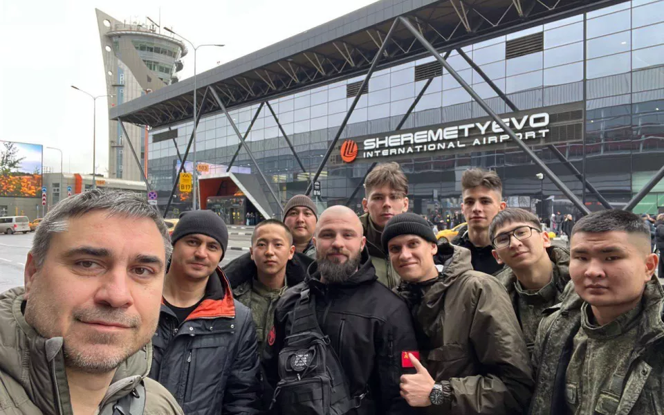 Министр алтайского минздрава уехал с группой врачей добровольцем в госпитали ЛНР