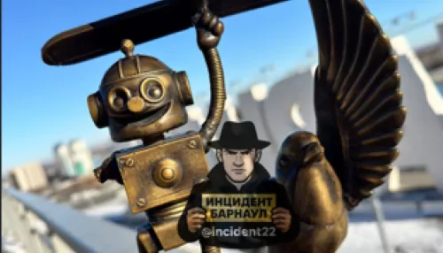 Видимо сильно понадобилась: в Барнауле повредили маленького робота в Нагорном парке