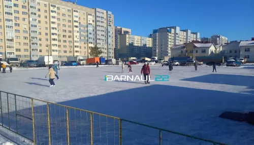Первый уличный каток с прокатом заработал в Барнауле
