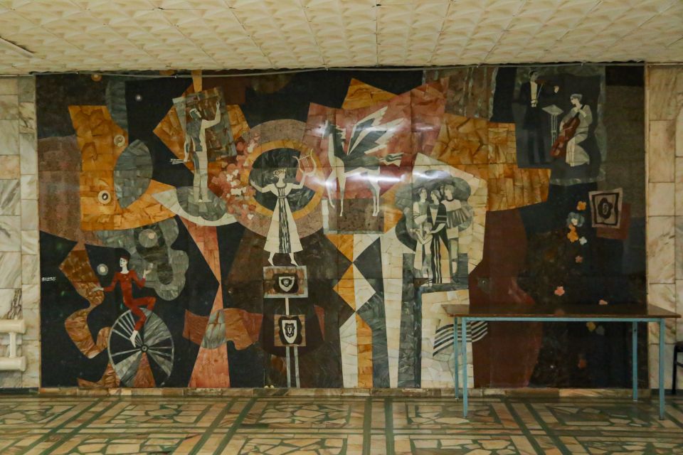 Одно из трех панно