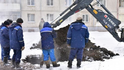 Восемь домов, детсад и колледж: в Барнауле устраняют очередную коммунальную аварию