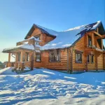 Двухэтажный дом из кедра и с видом на Белуху продают в Горном Алтае. Фото