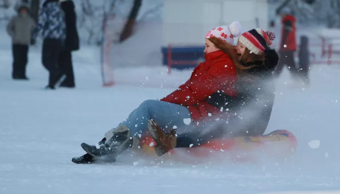 Санки отдельно, авто – отдельно. Как избежать опасностей во время зимних развлечений