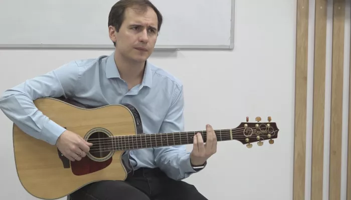 Между физикой и лирикой: преподаватель АлтГУ Павел Ладыгин объединяет науку и музыку