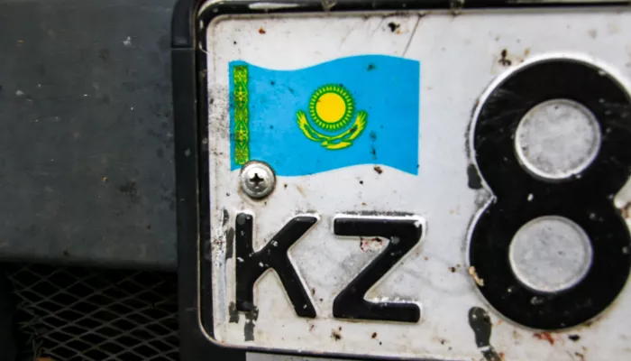 Не забудь о прописке. Кто и как долго может ездить с иностранными номерами