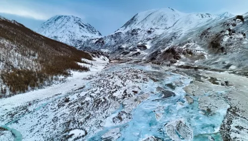 Фантастическое зрелище: как выглядит один из крупнейших ледников на Алтае. Фото