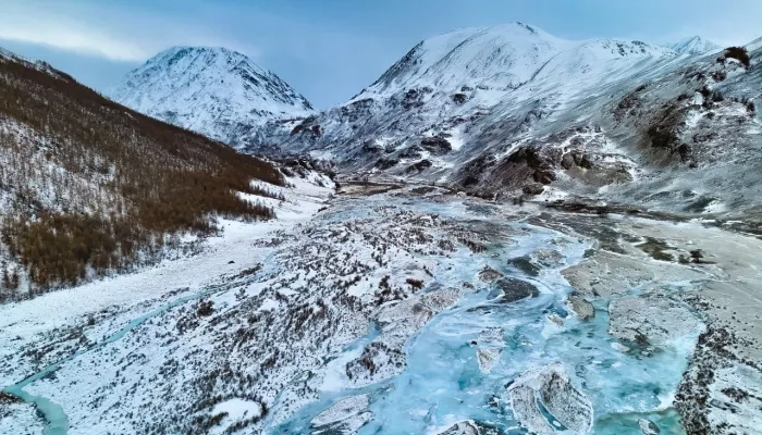 Фантастическое зрелище: как выглядит один из крупнейших ледников на Алтае. Фото