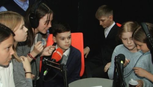 Ученикам гимназии в Барнауле показали, как работают телевидение, радио и газеты