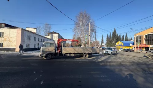 73-летняя женщина попала под колеса крана-манипулятора на зебре в Горно-Алтайске