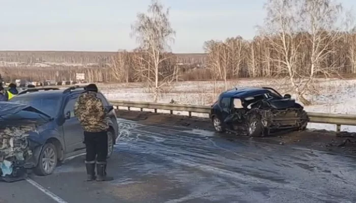 Четыре человека пострадали в жестком ДТП на трассе Бийск — Барнаул
